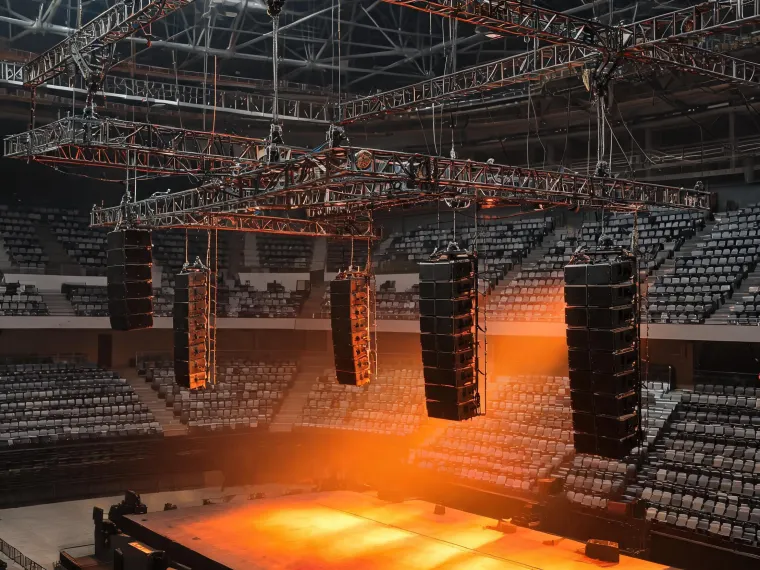 Flown line array at a touring arena